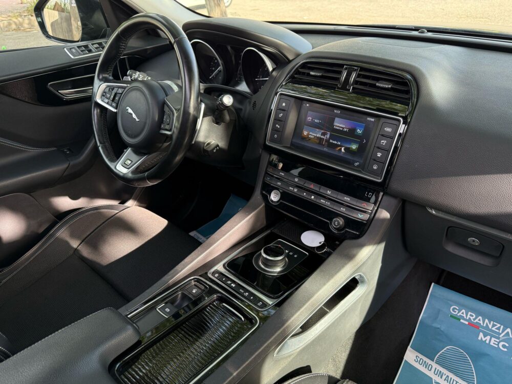 Jaguar F-Pace R-Sport AWD - immagine 4