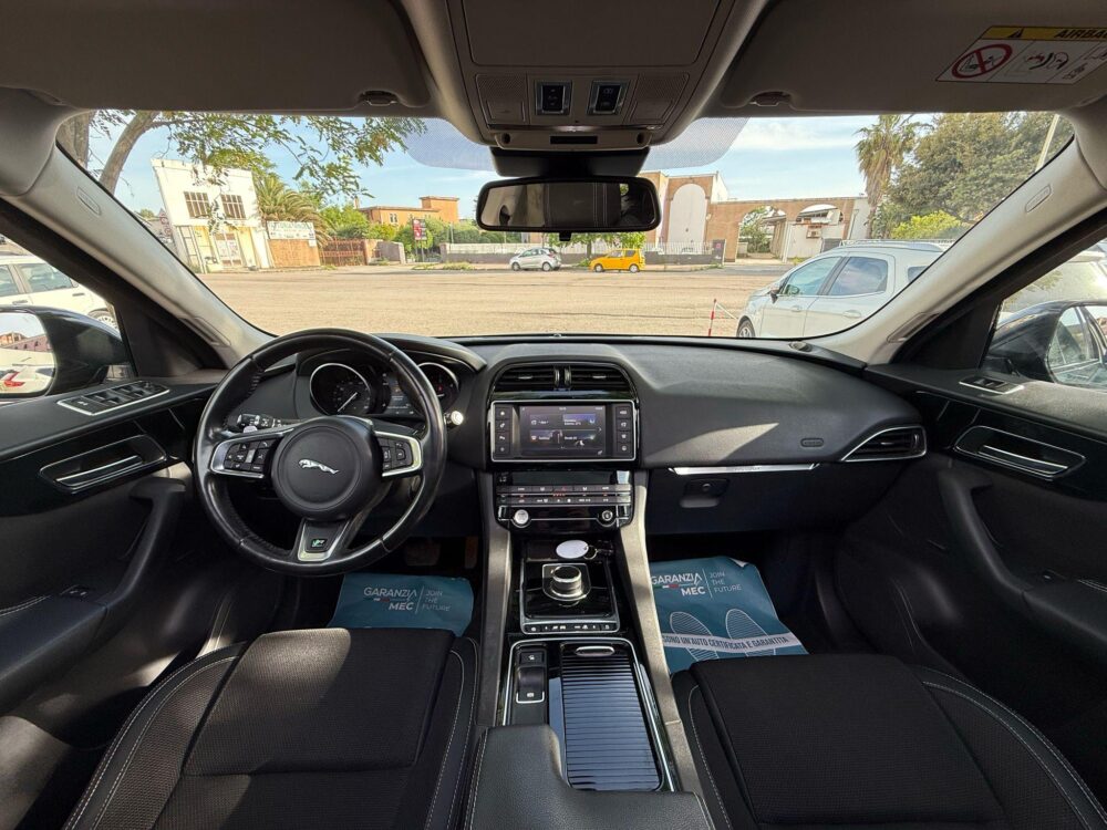 Jaguar F-Pace R-Sport AWD - immagine 7