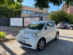 TOYOTA iQ