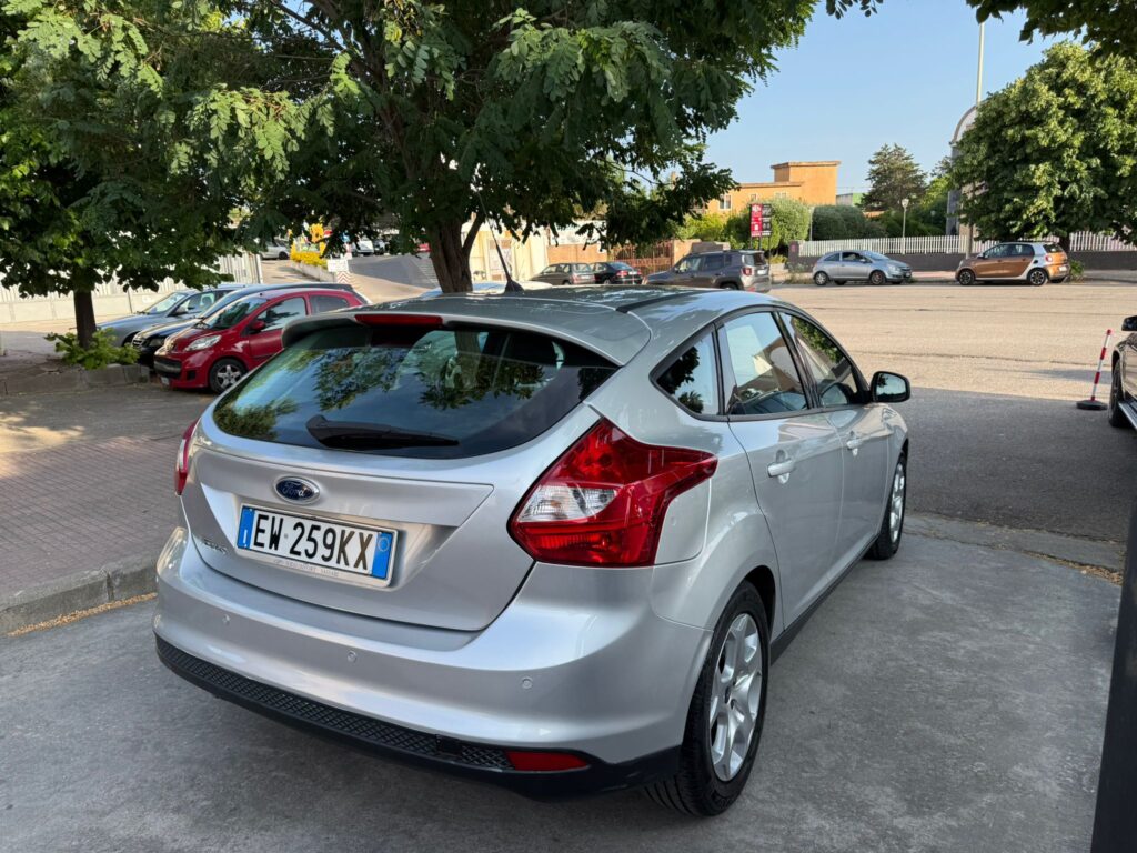 FORD FOCUS