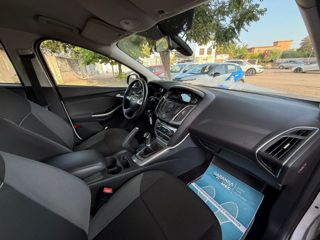 FORD FOCUS