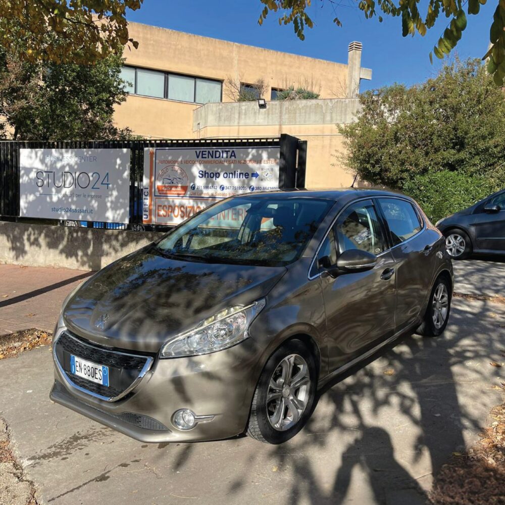PEUGEOT 208