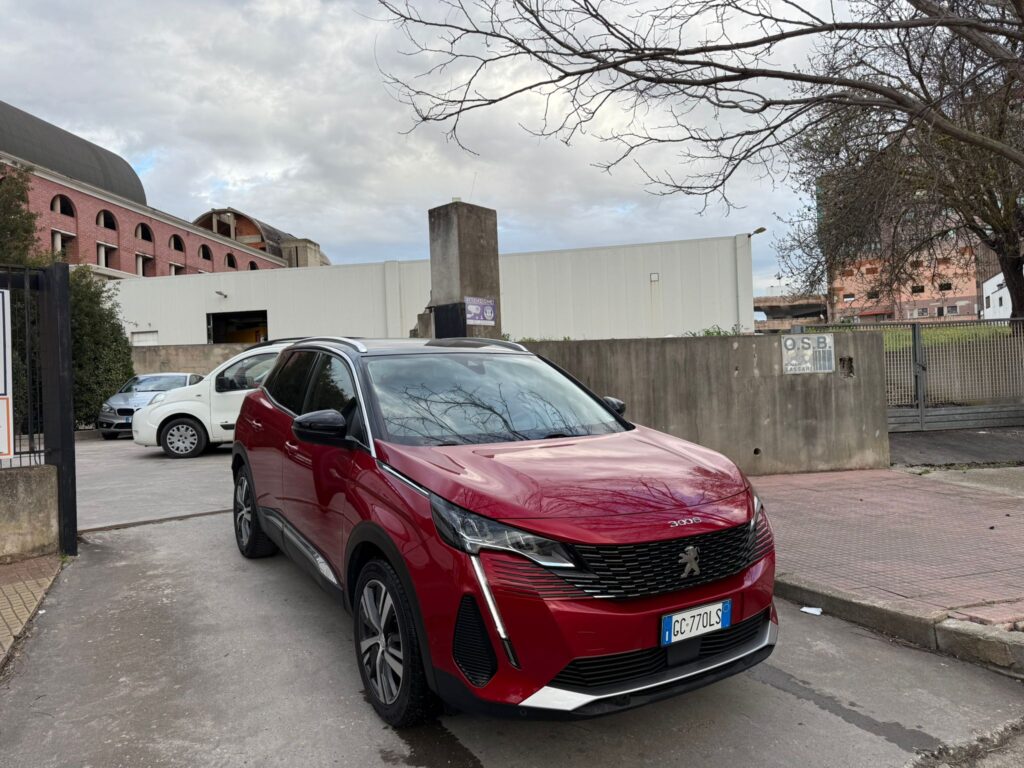 PEUGEOT 3008