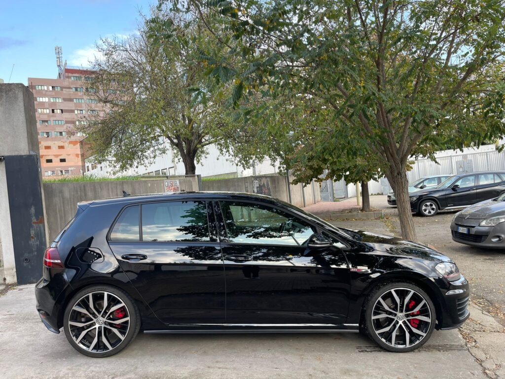 Volkswagen Golf GTI