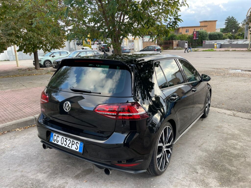 Volkswagen Golf GTI