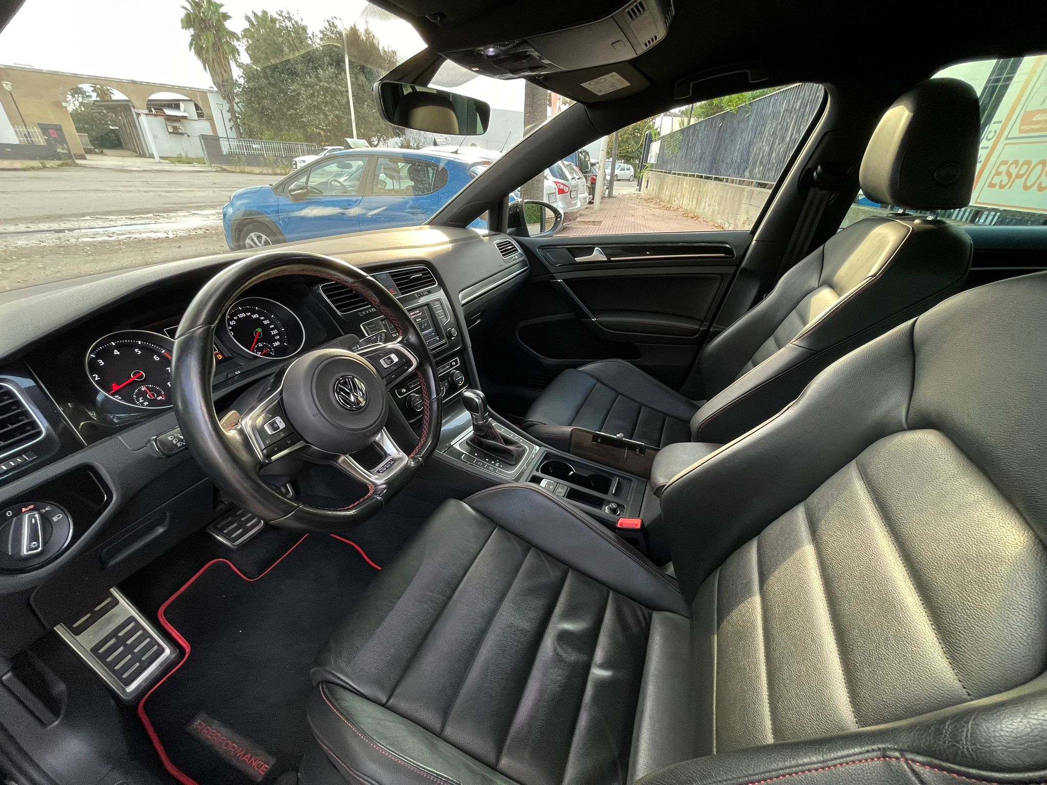Volkswagen Golf GTI - immagine 12