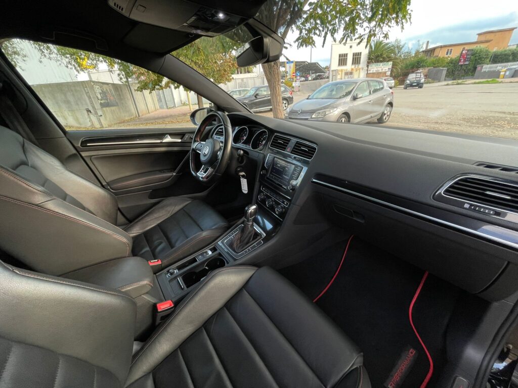 Volkswagen Golf GTI