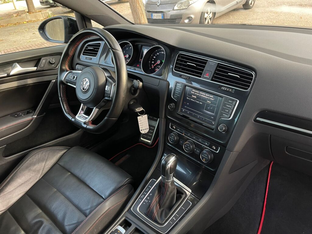 Volkswagen Golf GTI