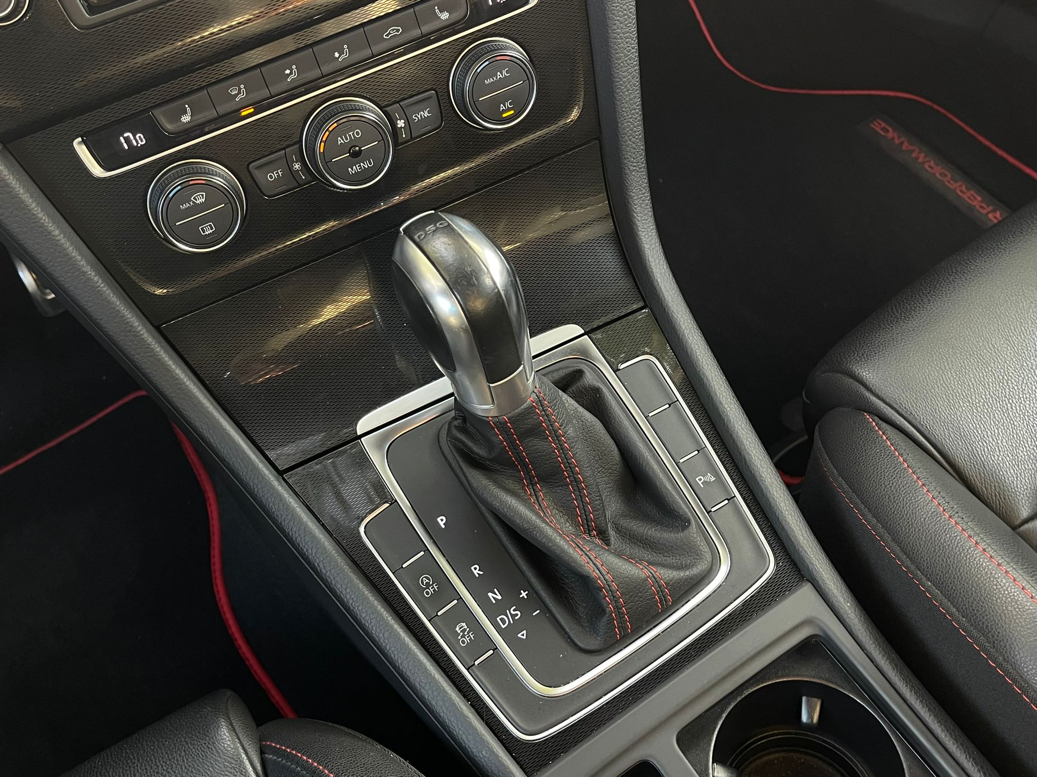 Volkswagen Golf GTI - immagine 25