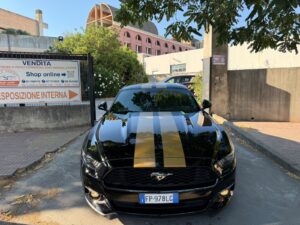 FORD MUSTANG