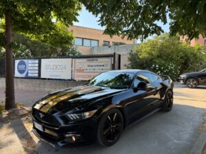 FORD MUSTANG