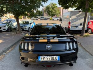 FORD MUSTANG
