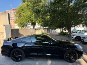 FORD MUSTANG