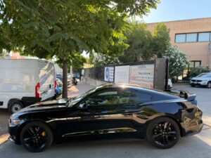 FORD MUSTANG