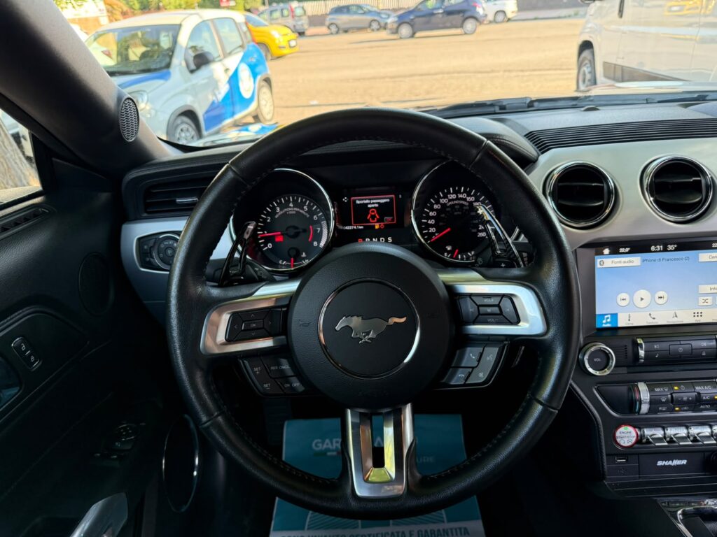 FORD MUSTANG