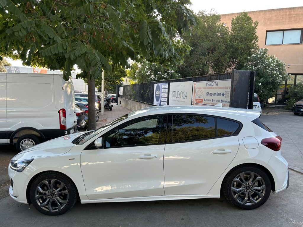 FORD FOCUS ST-LINE