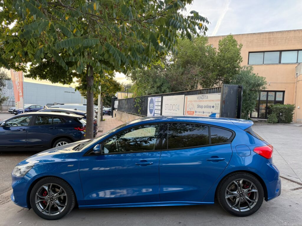FORD FOCUS ST-LINE