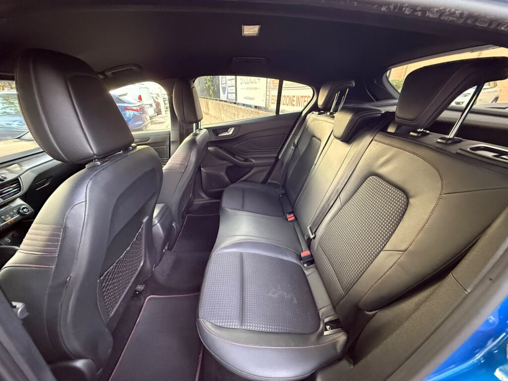 FORD FOCUS ST-LINE